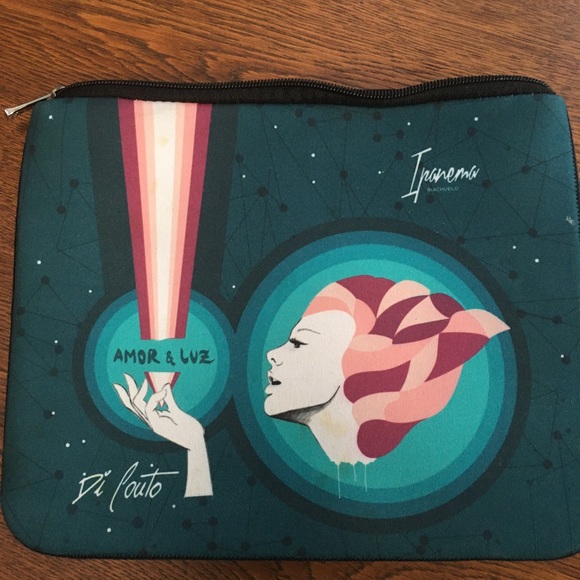 IPAD tablet IPANEMA sleeve measures 8” x 12”. Zipper close. Protective padded ! - Picture 1 of 2